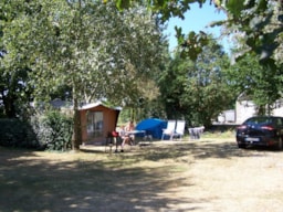 Standplaats Famille + Tent Of Caravan + Auto + Elektriciteit