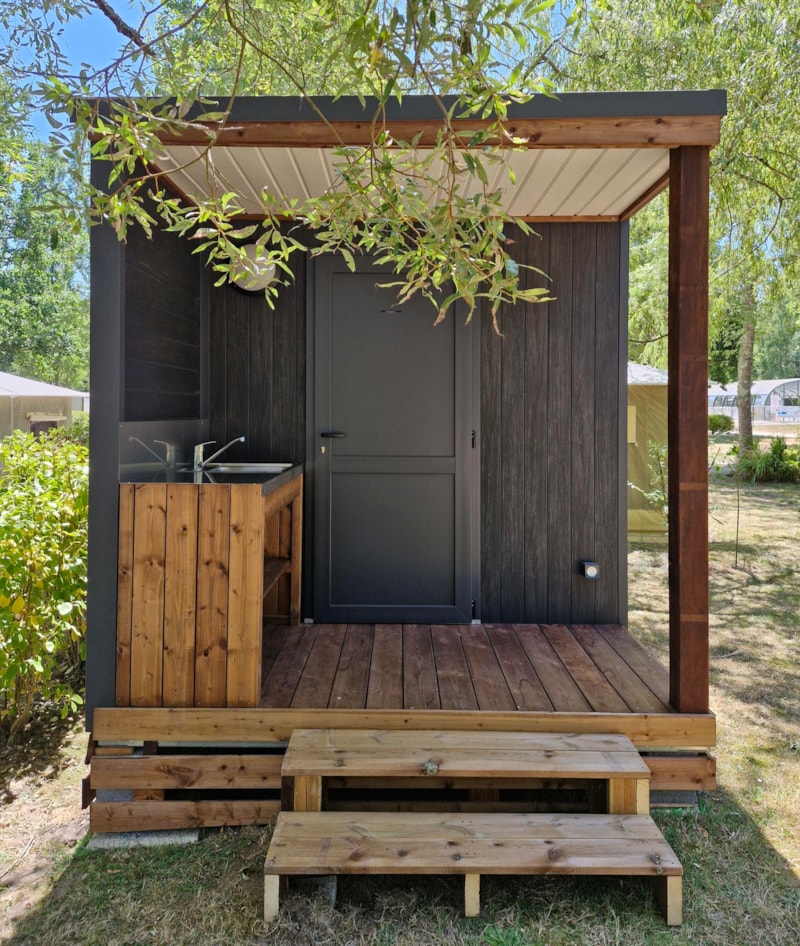 PREMIUM pitch with kitchenette and bathroom