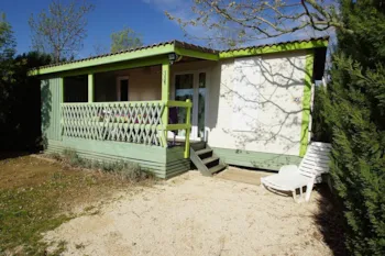 Accommodation - Chalet Mimosa 31M² - 2 Bedrooms - Camping l'Oasis des Garrigues