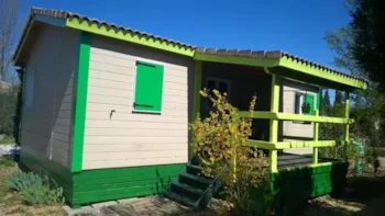 Accommodation - Chalet Campanule 35M² - 3 Bedrooms - Camping l'Oasis des Garrigues