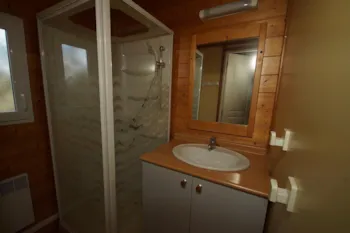 Mietunterkunft - Hütte Campanule 35M² - 3 Zimmer - Camping l'Oasis des Garrigues