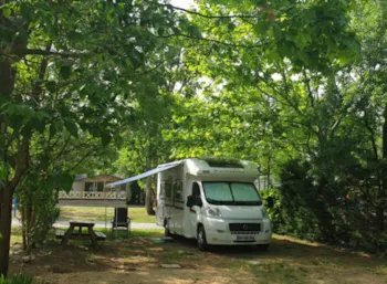 Pitch - Motorhome Package (Emptying + Supply) - Camping l'Oasis des Garrigues