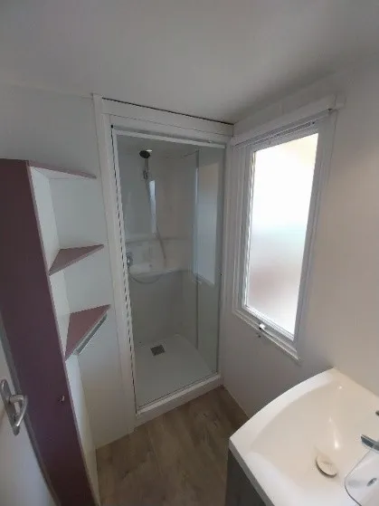 Huuraccommodatie(s) - Stacaravan Confort - 32M² - 3 Slaapkamers - image n°4 - Camping l'Oasis des Garrigues