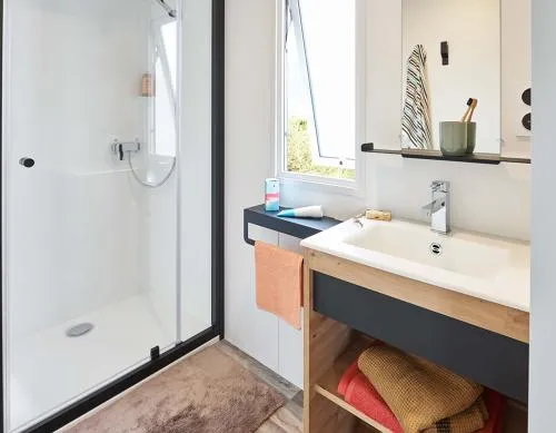 Location - Mobil Home Grand Confort - 33M² - 2 Chambres - image n°5 - Camping l'Oasis des Garrigues