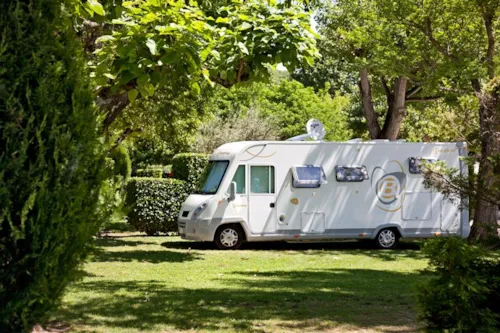Emplacement - Emplacement Grand Confort - image n°1 - Camping L'Ardéchois