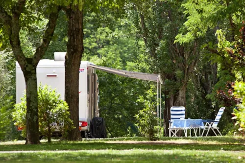 Emplacement - Emplacement Grand Confort - image n°3 - Camping L'Ardéchois