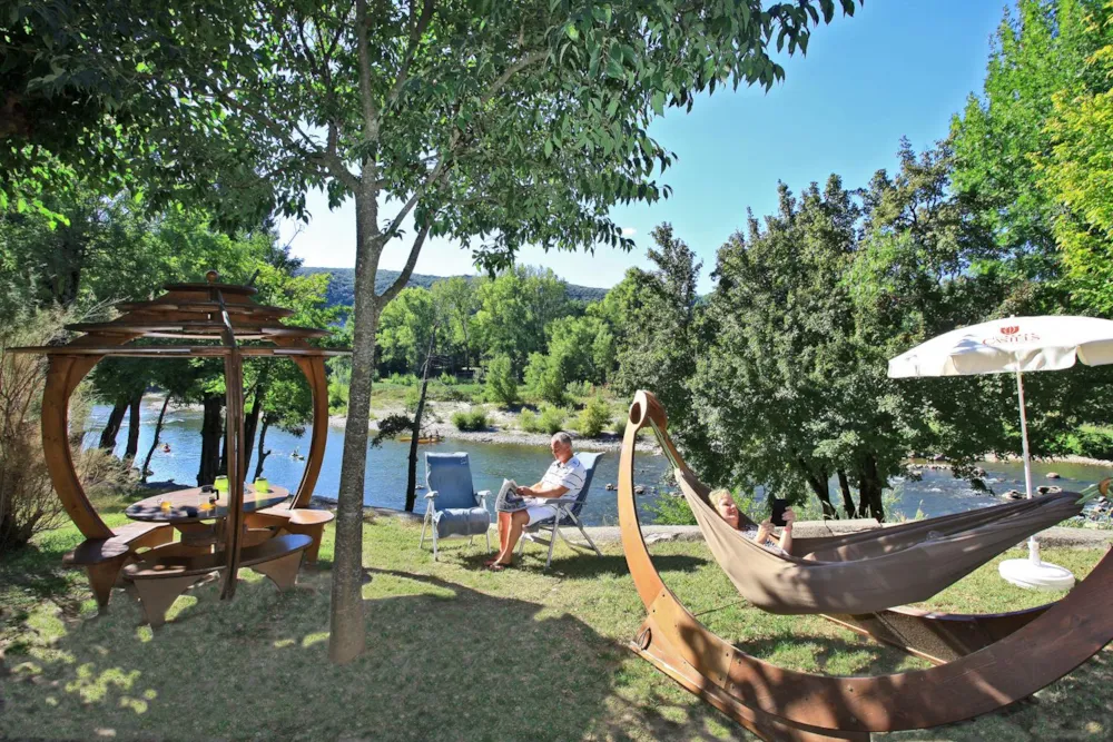 Stellplatz - Leading Premium Plus Stellplatz - Camping L'Ardéchois