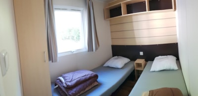 Comfort air-conditioned mobile home