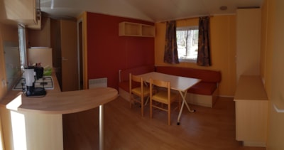 Comfort air-conditioned mobile home with semi-covered terrace