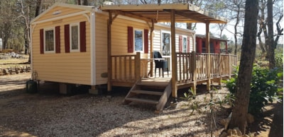 Comfort air-conditioned mobile home with semi-covered terrace