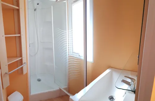 Location - Mobil-Home Confort Climatisé Avec Terrasse Semi-Couverte - image n°5 - Parc Saint Sauvayre