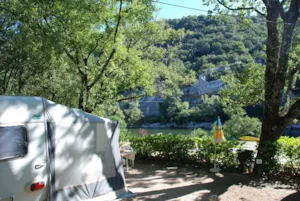 Emplacement - Emplacement de catégorie 2 avec électricité - Domaine des BLACHAS