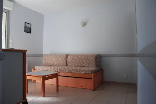 Location - Rieusset - Logement En Rez-De-Chaussée Avec Terrasse +Tv - 35M2 - image n°4 - Domaine des BLACHAS