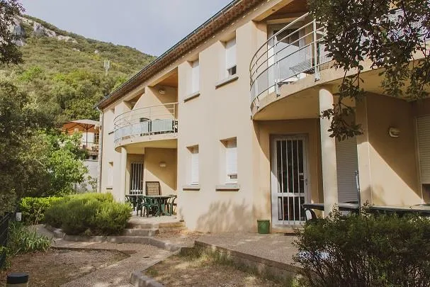 Location - Rieusset - Logement En Rez-De-Chaussée Avec Terrasse +Tv - 35M2 - Domaine des BLACHAS