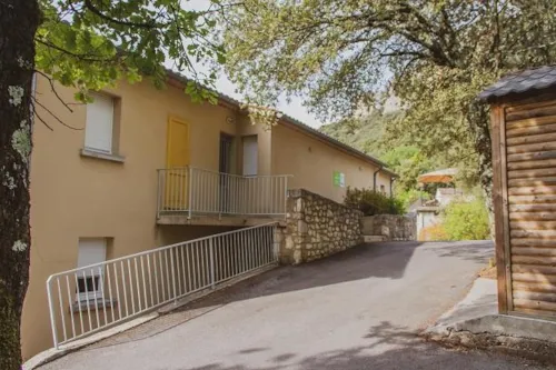 Location - Rieusset - Logement En Rez-De-Chaussée Avec Terrasse +Tv - 35M2 - image n°2 - Domaine des BLACHAS