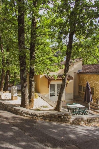 Air-conditioned accommodation (234)