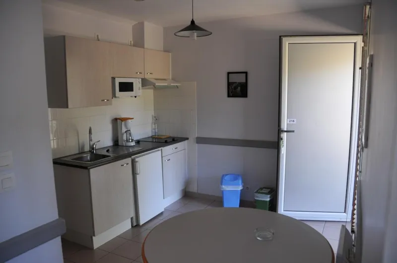 Rieusset - Appartement 1Er Étage Avec Balcon +Tv - 35M2