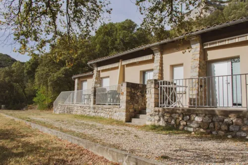 Location - Pavillon 4 Avec Vue - 1 Chambre Avec Clim + Terrasse Et Tv - image n°1 - Domaine des BLACHAS