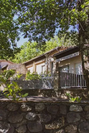 Locatif - Pavillon 4 - 1 chambre avec terrasse + Clim +TV - 35m² - Domaine des BLACHAS