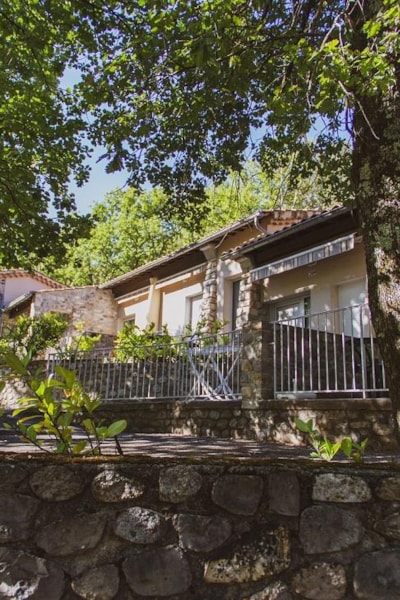 Pavillon 4 - 1 bedroom with terrace + Air conditioning +TV - 35m² - France