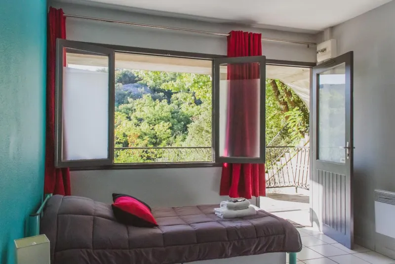 Studio 3 Places Avec Balcon + Climatisation + Tv 20 M2