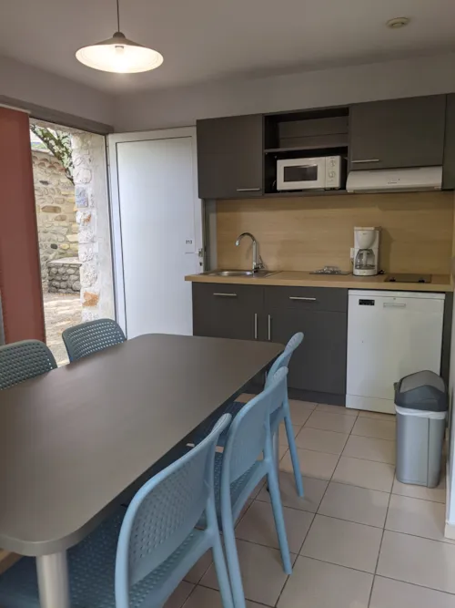 Location - Pavillon 6- 1 Chambre + 1 Chambre Cabine + Terrasse + Climatisation + Tv - 40M² - image n°6 - Domaine des BLACHAS