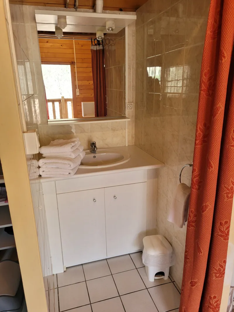 Chalet Bois Avec Terrasse + Climatisation +Tv 20M2