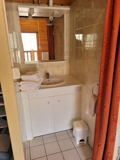 Wooden chalet with terrace + air conditioning +TV - 20m2
