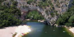 Camping Le Mas Sud Ardèche - image n°35 - Roulottes