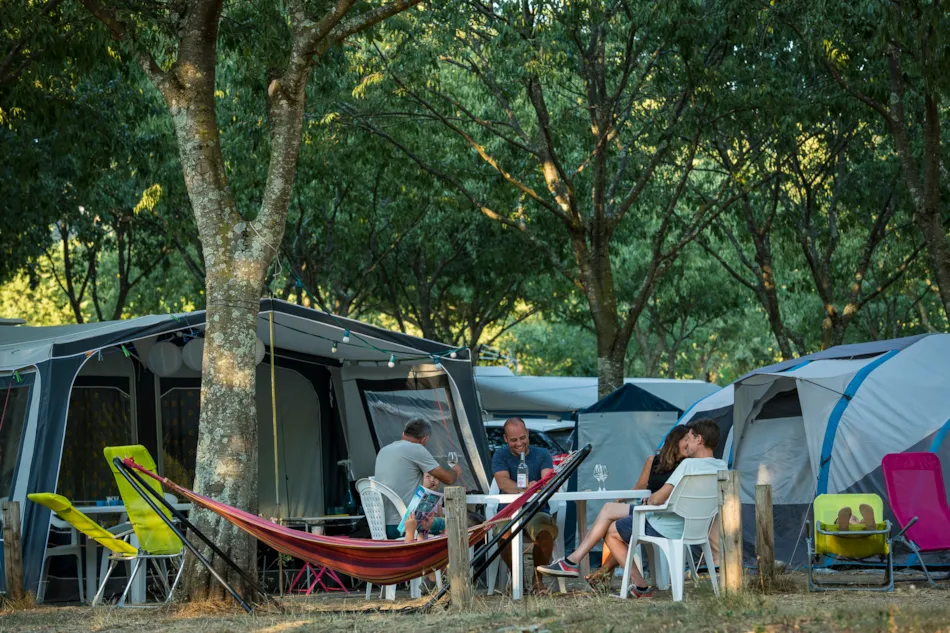 CAMPING LES PLATANES