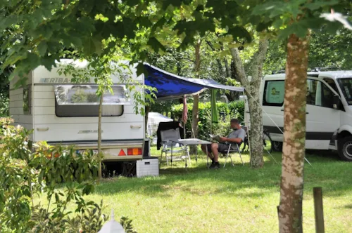 Emplacement - Emplacement Camping ( 1Véhicule, 1Tente/Caravane) - image n°4 - Camping Lou Rouchetou