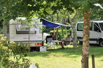 Camping pitch ( 1vehicle, 1tent/caravan)