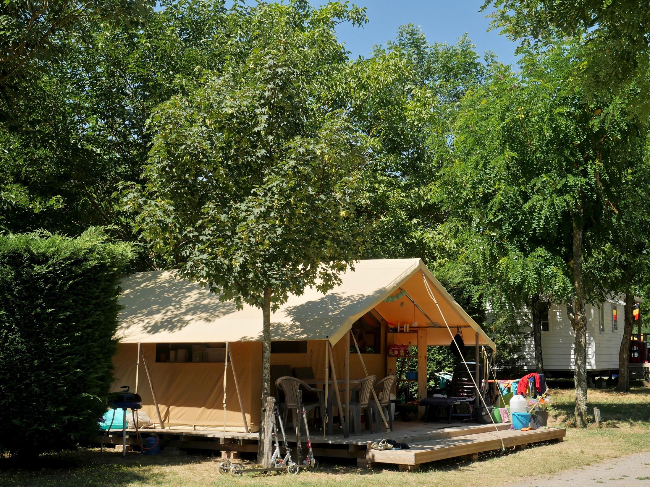 Huuraccommodatie - Tent Confort Cabanon 19M² - 2 Kamers - Camping Lou Rouchetou