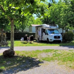 Kampeerplaats(en) - Standplaats Tent 80-100M² + 1 Auto + Wifi Free - Camping Lou Rouchetou
