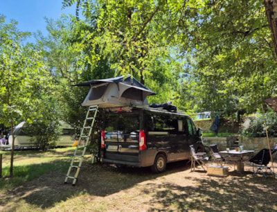 Camping pitch ( 1vehicle, 1tent/caravan)