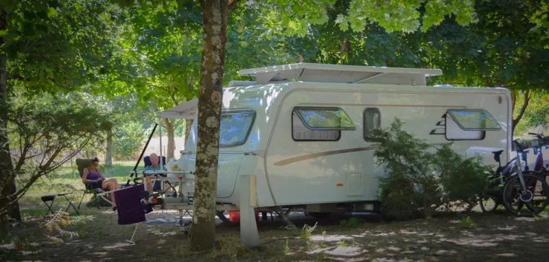 Emplacement Camping ( 1Véhicule, 1Tente/Caravane)