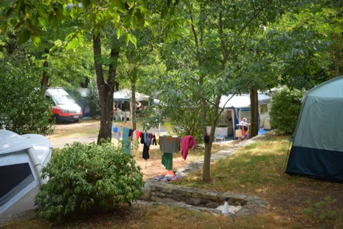 Emplacement - Emplacement Camping ( 1Véhicule, 1Tente/Caravane) - image n°5 - Camping Lou Rouchetou