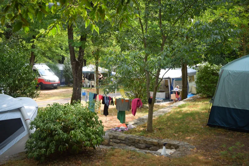 Emplacement Camping ( 1Véhicule, 1Tente/Caravane)