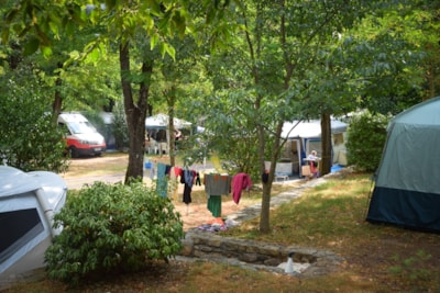 Camping pitch ( 1vehicle, 1tent/caravan)