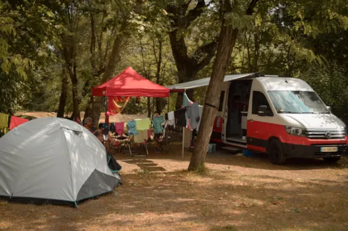 Emplacement - Emplacement Camping ( 1Véhicule, 1Tente/Caravane) - image n°6 - Camping Lou Rouchetou