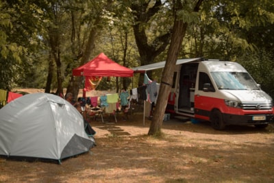 Camping pitch ( 1vehicle, 1tent/caravan)