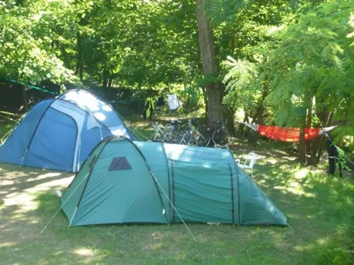 Stellplatz - Stellplatz: Auto + Zelt/Wohnwagen Oder Wohnmobil. - image n°3 - Camping de Retourtour
