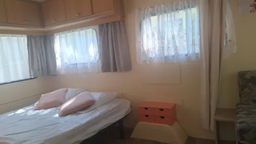 Location - Caravane "Rosetta" Ou "Violetta" - Sans Sanitaires - image n°5 - Camping de Retourtour