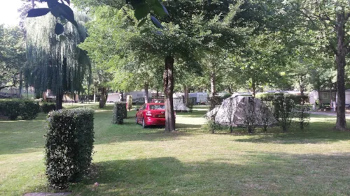 Stellplatz - Stellplatz: Auto + Zelt/Wohnwagen Oder Wohnmobil. - image n°4 - Camping de Retourtour