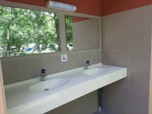 Stellplatz - Stellplatz: Auto + Zelt/Wohnwagen Oder Wohnmobil. - image n°5 - Camping de Retourtour
