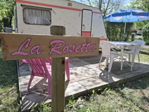Locatif - Wohnwagen "Rosetta" oder "Violetta" - Ohne Sanitäranlagen - Camping de Retourtour
