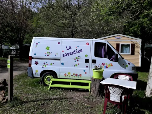 Accommodation - Fitted Van "La Seventies" - image n°2 - Camping de Retourtour