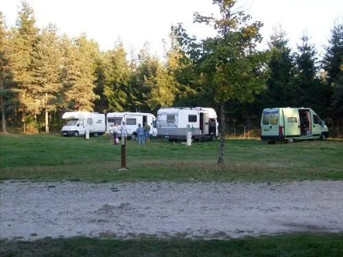 Emplacement - Forfait Emplacement Tente/Caravane/Camping-Car - image n°3 - Camping du Lac de Devesset