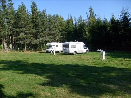 Emplacement - Forfait Emplacement Tente/Caravane/Camping-Car - image n°4 - Camping du Lac de Devesset