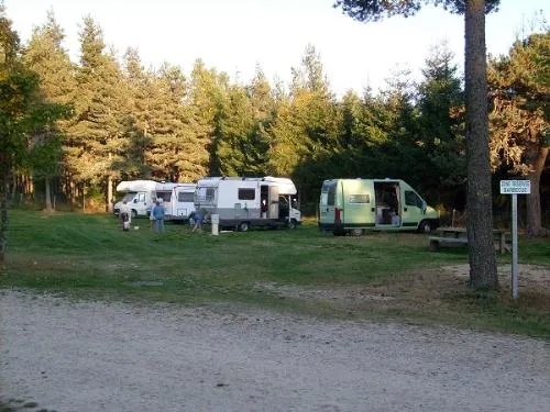 Emplacement - Forfait Emplacement Tente/Caravane/Camping-Car - image n°6 - Camping du Lac de Devesset